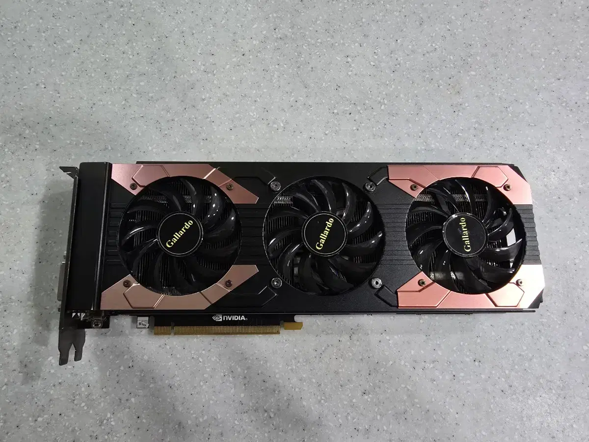 그래픽카드 지포스 GTX 1080 8G 팝니다.